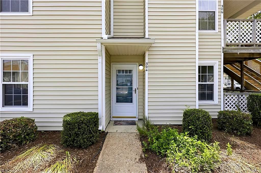 304 Thalia Station CT, VIRGINIA BEACH VA 23452 - Main photo