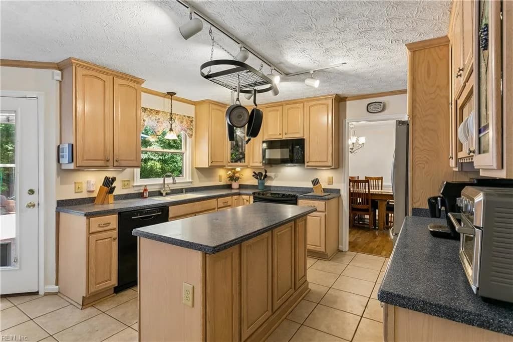 101 Cranwood CT, YORKTOWN VA 23693 thumb 11