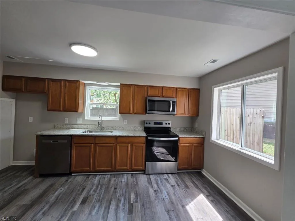 12 Glouchester CIR, CHESAPEAKE VA 23320 thumb 11