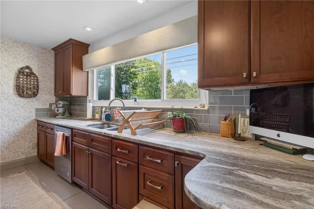 560 N Witchduck RD, VIRGINIABEACH VA 23462 thumb 10