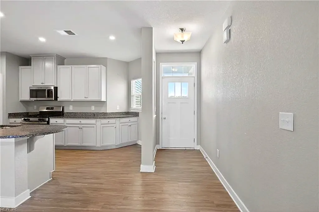 132 Riley WAY, SMITHFIELD VA 23430 - Photo 3