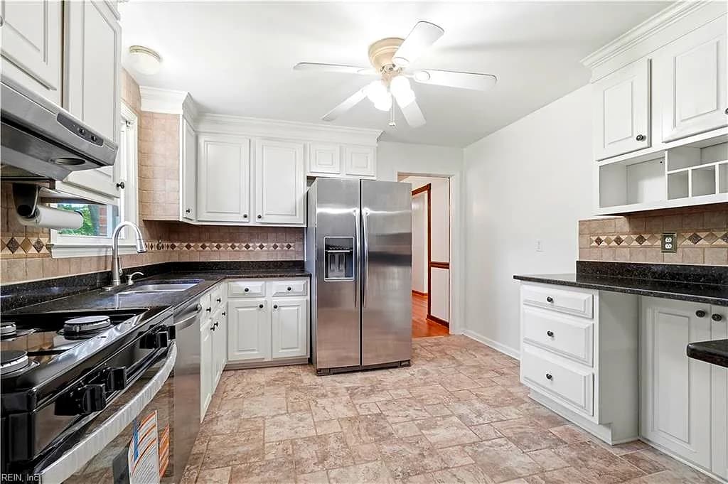 5825 Barberry LN, PORTSMOUTH VA 23703 - Photo 4