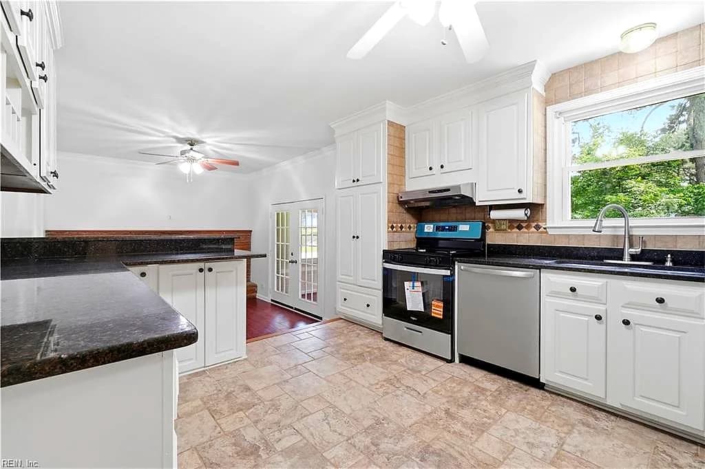 5825 Barberry LN, PORTSMOUTH VA 23703 - Photo 5