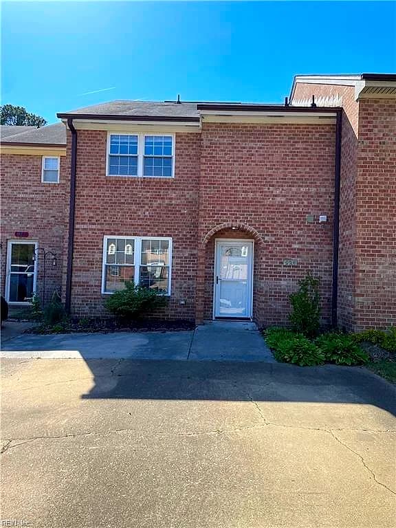 925 Sir Wilfred CIR, VIRGINIA BEACH VA 23452 - Main photo