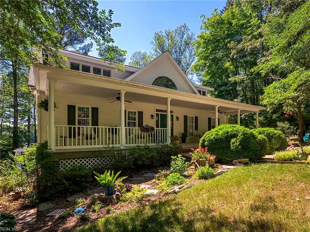 11688 River Crest DR, GLOUCESTER VA 23061 - Photo 2