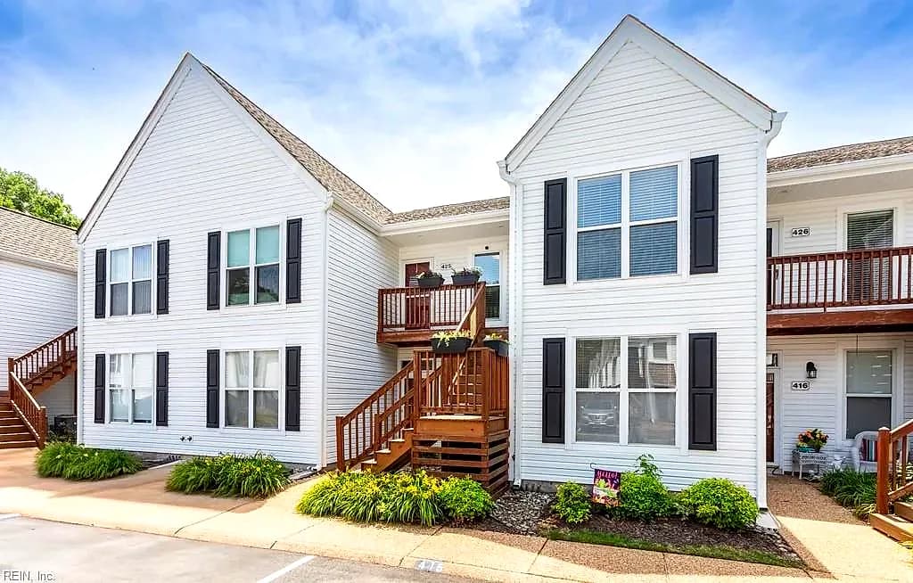 425 Persimmon DR, YORKTOWN VA 23693 - Photo 2