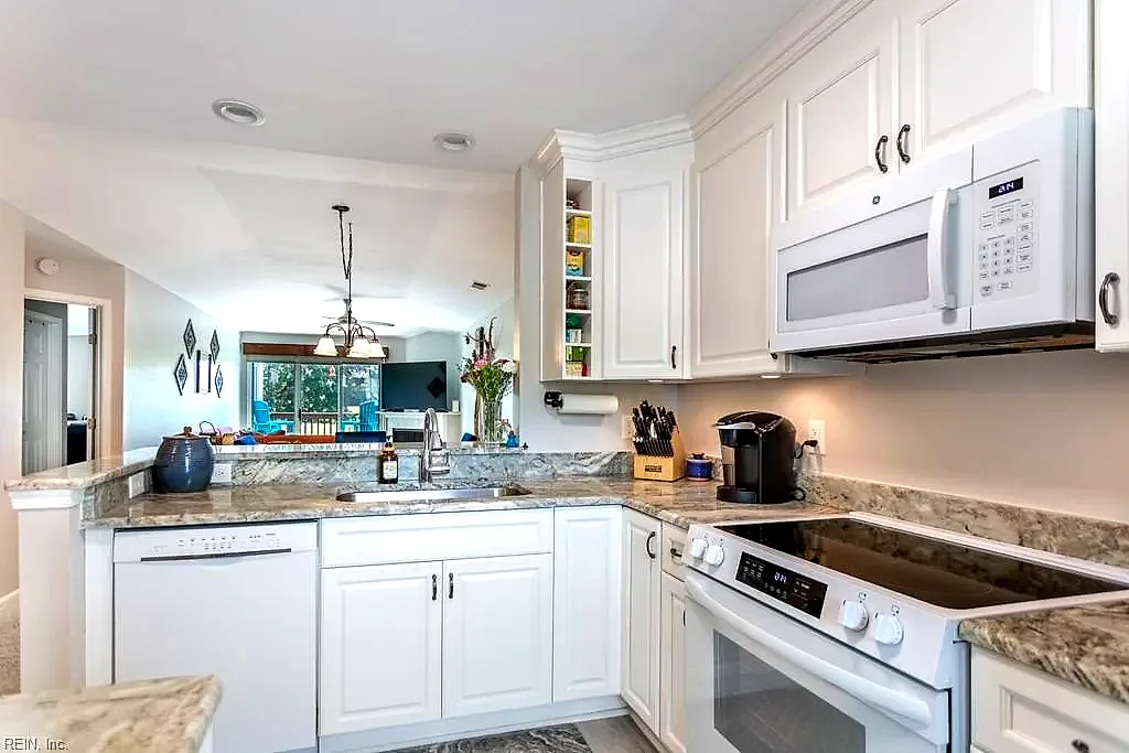 425 Persimmon DR, YORKTOWN VA 23693 thumb 7