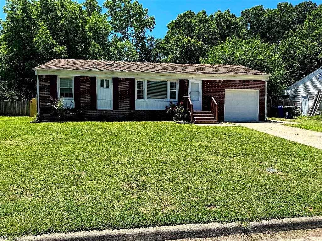 305 Mona DR, NEWPORT NEWS VA 23608 - Main photo