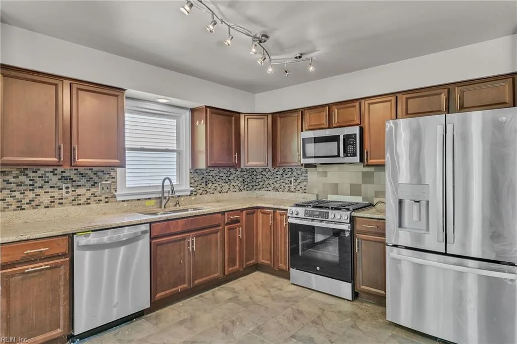 549 Broad Bend CIR, CHESAPEAKE VA 23320 thumb 11