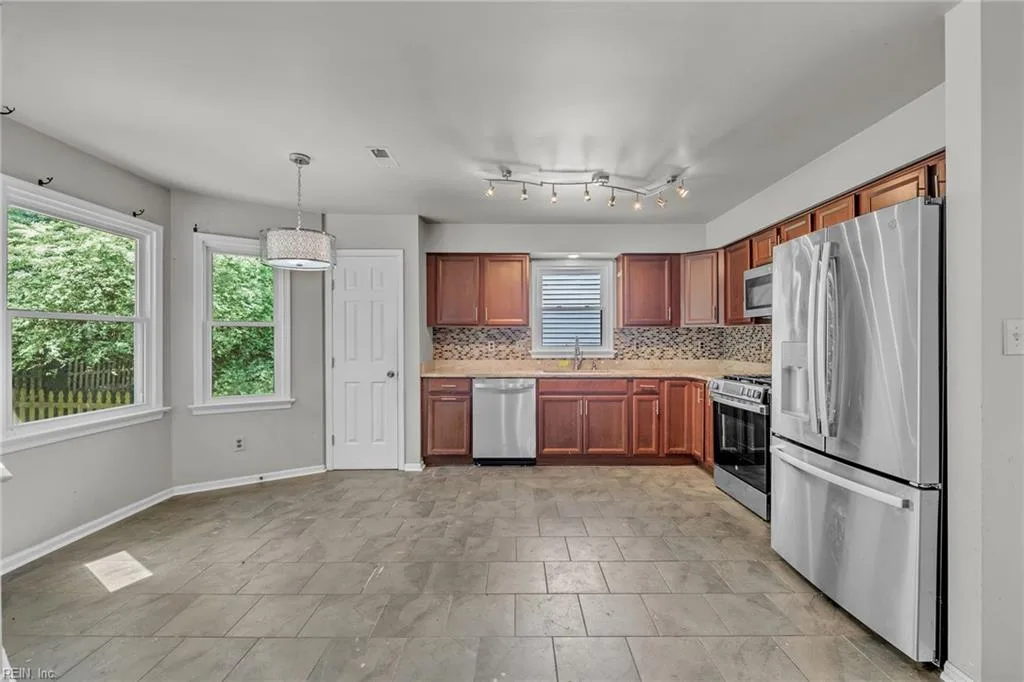 549 Broad Bend CIR, CHESAPEAKE VA 23320 thumb 12