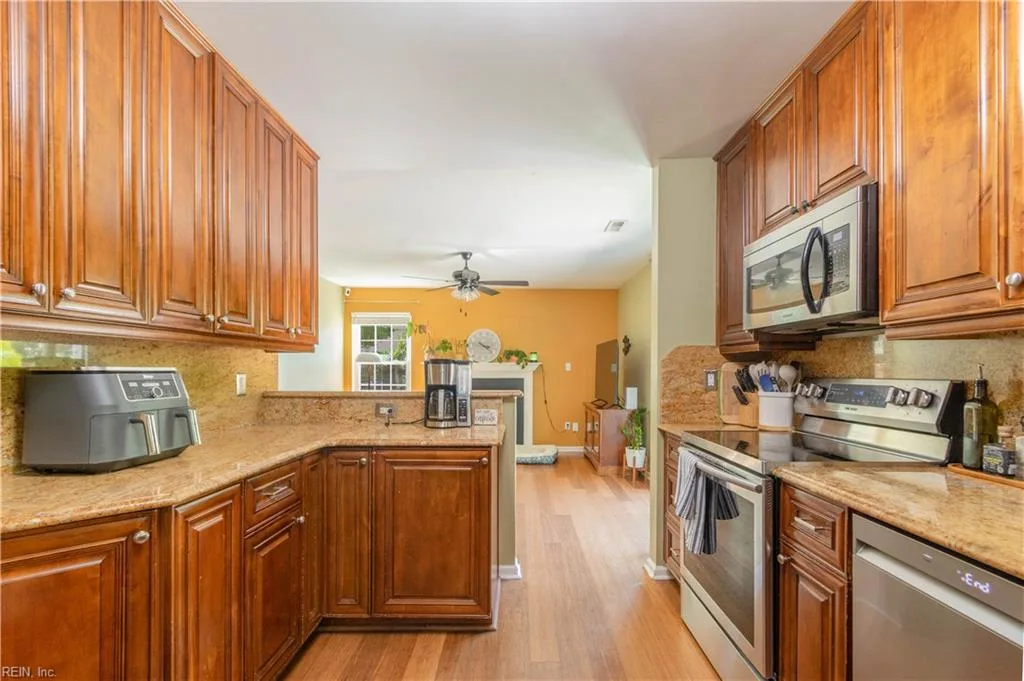 105 Kyle CIR, YORKTOWN VA 23693 thumb 11