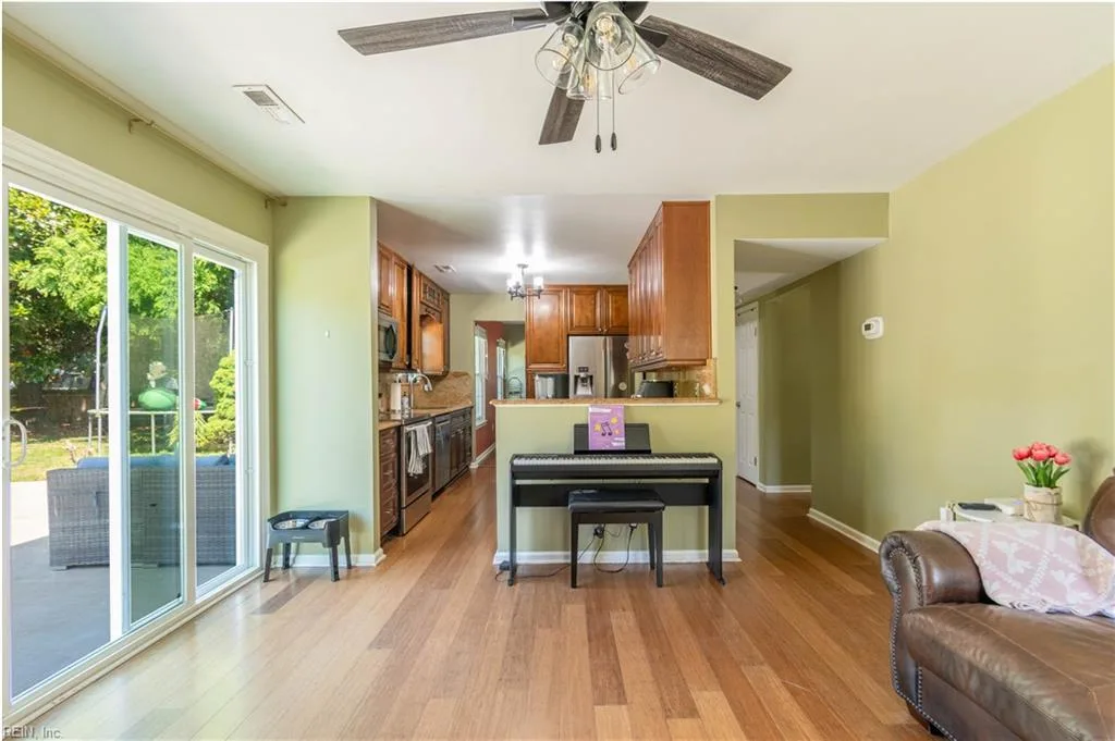 105 Kyle CIR, YORKTOWN VA 23693 thumb 12
