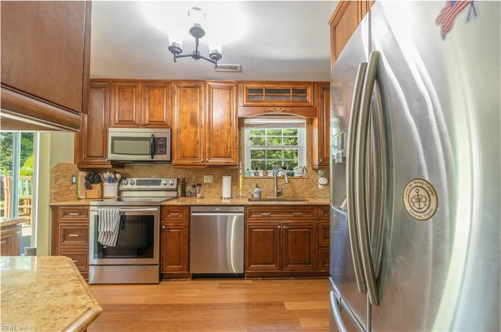 105 Kyle CIR, YORKTOWN VA 23693 thumb 10