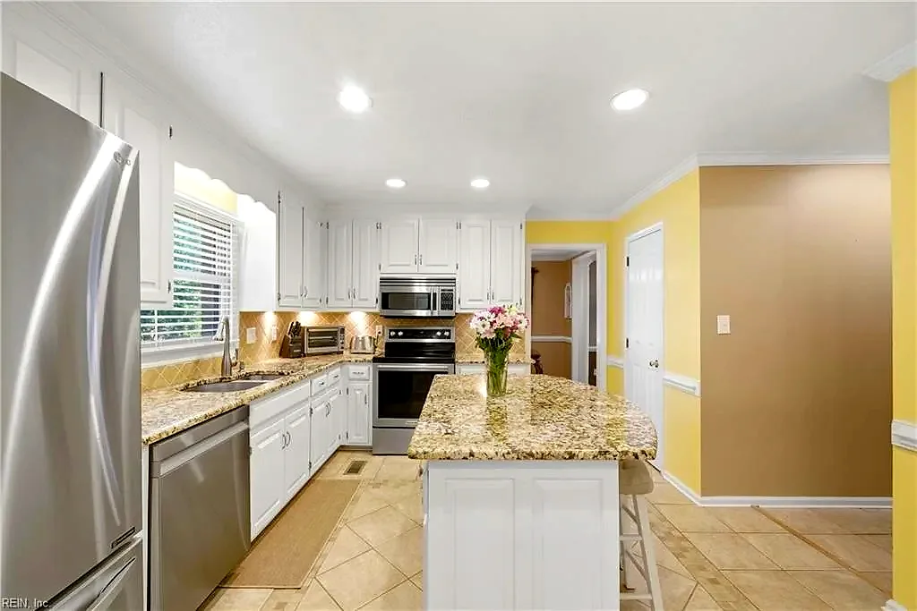 14 Valmoore DR, POQUOSON VA 23662 thumb 11
