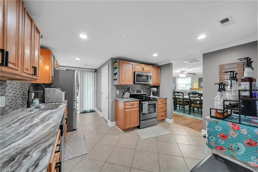 2204 Rawood DR, HAMPTON VA 23663 thumb 12