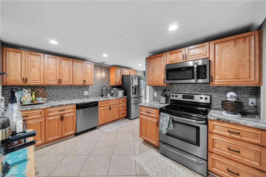 2204 Rawood DR, HAMPTON VA 23663 thumb 10