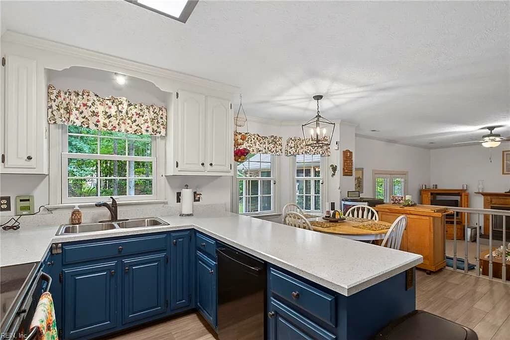 305 Patriot WAY, YORKTOWN VA 23693 - Photo 3