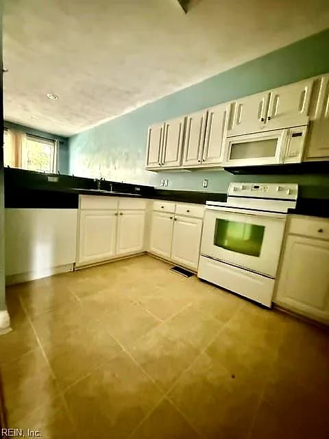 200 Maple AVE #B, NORFOLK VA 23503 - Photo 4