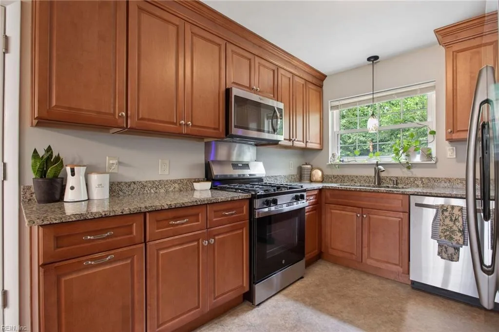 703 New Bern AVE, HAMPTON VA 23669 thumb 11