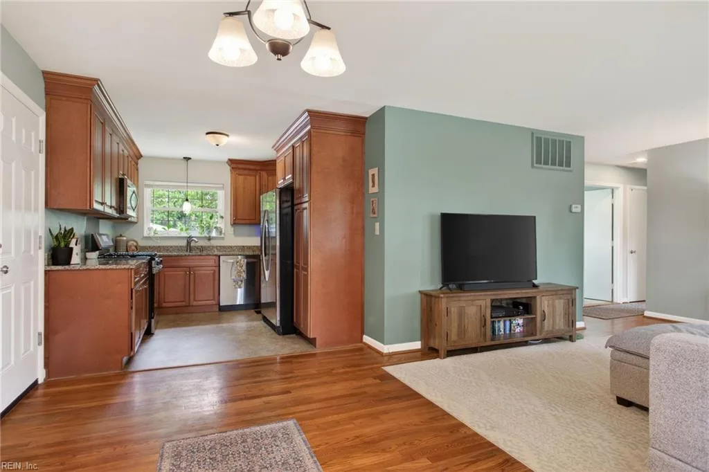 703 New Bern AVE, HAMPTON VA 23669 thumb 9