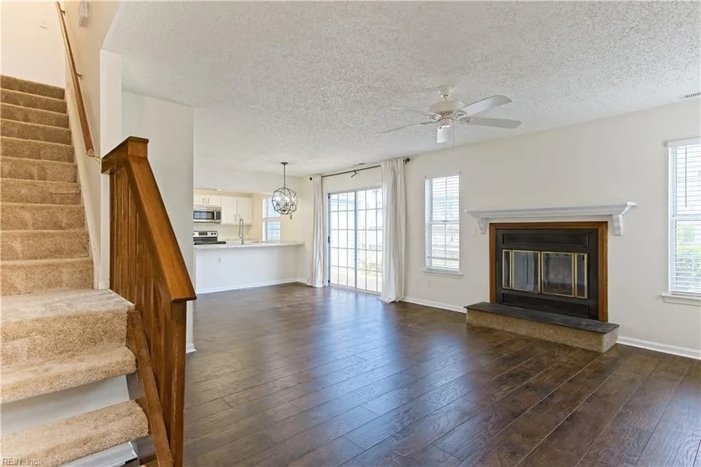 111 Castilian DR, VIRGINIA BEACH VA 23462 - Photo 2