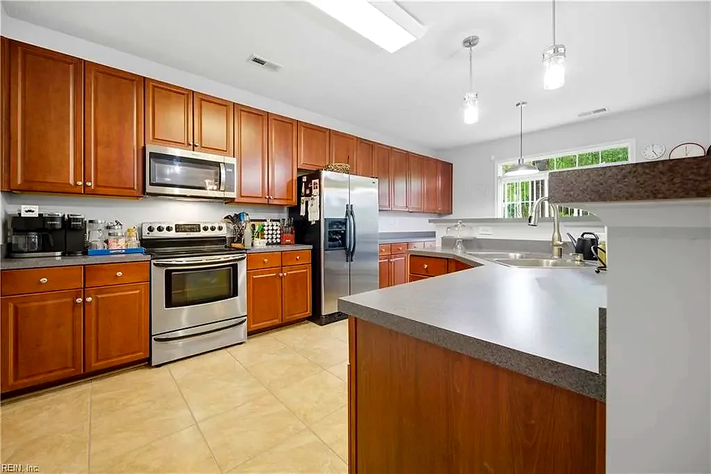 1020 Silver Charm CIR, SUFFOLK VA 23435 - Photo 4