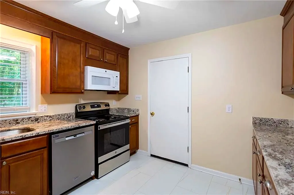 106 Rowe DR, POQUOSON VA 23662 thumb 7