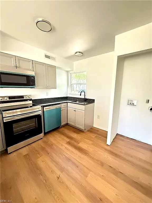319 Main ST #8, WESTPOINT VA 23181 - Photo 5