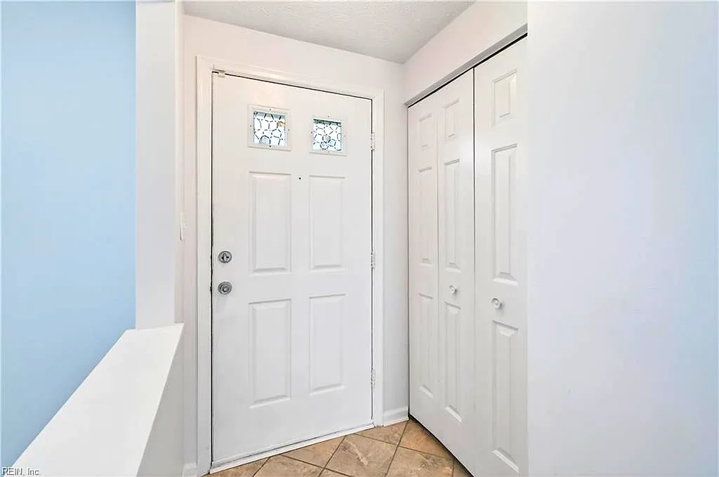 8 Lucinda CT, HAMPTON VA 23666 - Photo 5