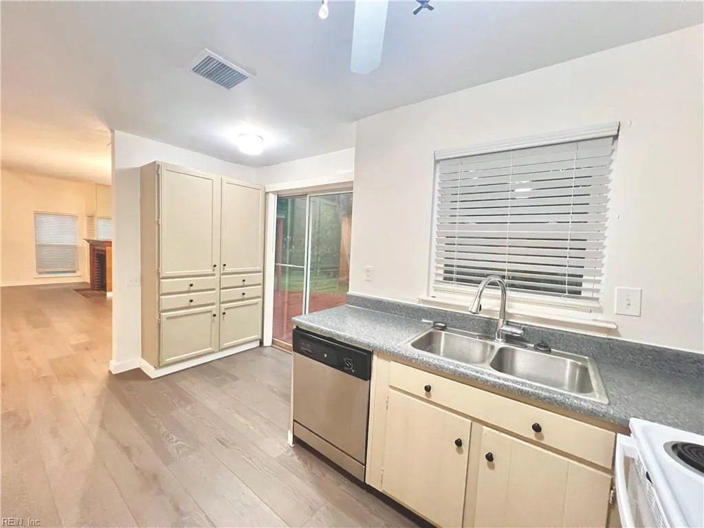 1804 Rock Lake LOOP, VIRGINIABEACH VA 23456 thumb 10
