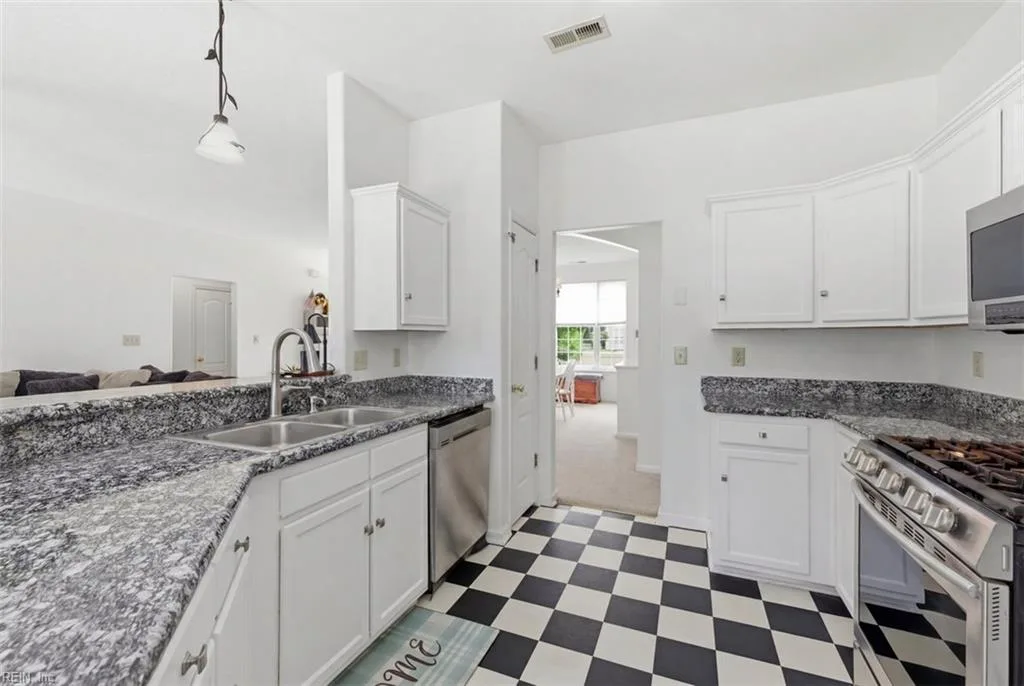 204 Joshua CIR, SMITHFIELD VA 23430 thumb 11