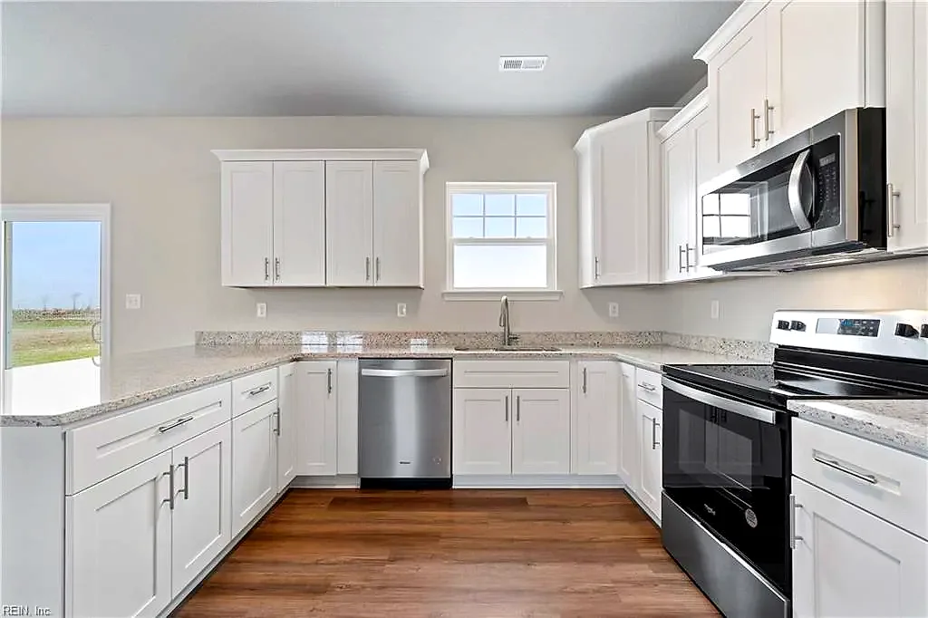 101 Apple CT, ELIZABETHCITY NC 27909 - Photo 5