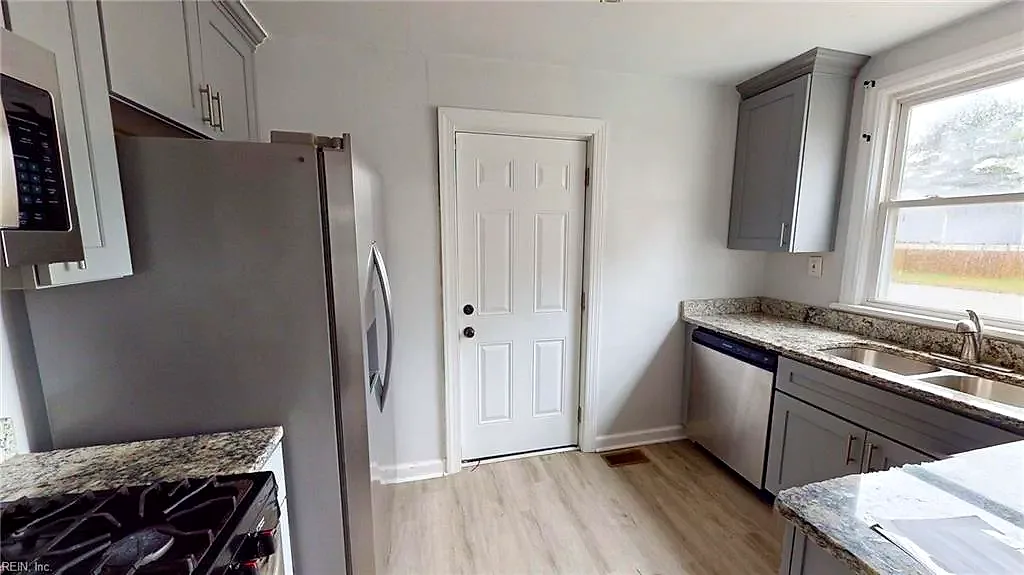 645 Surry ST, PORTSMOUTH VA 23707 - Photo 5