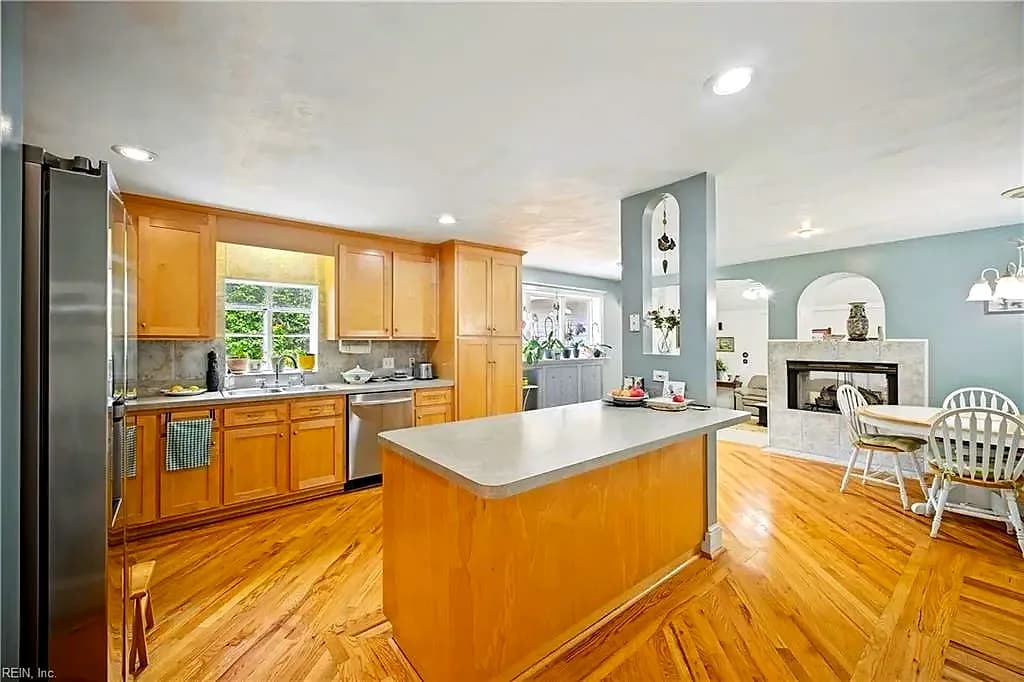 214 Sir Oliver RD, NORFOLK VA 23505 thumb 11