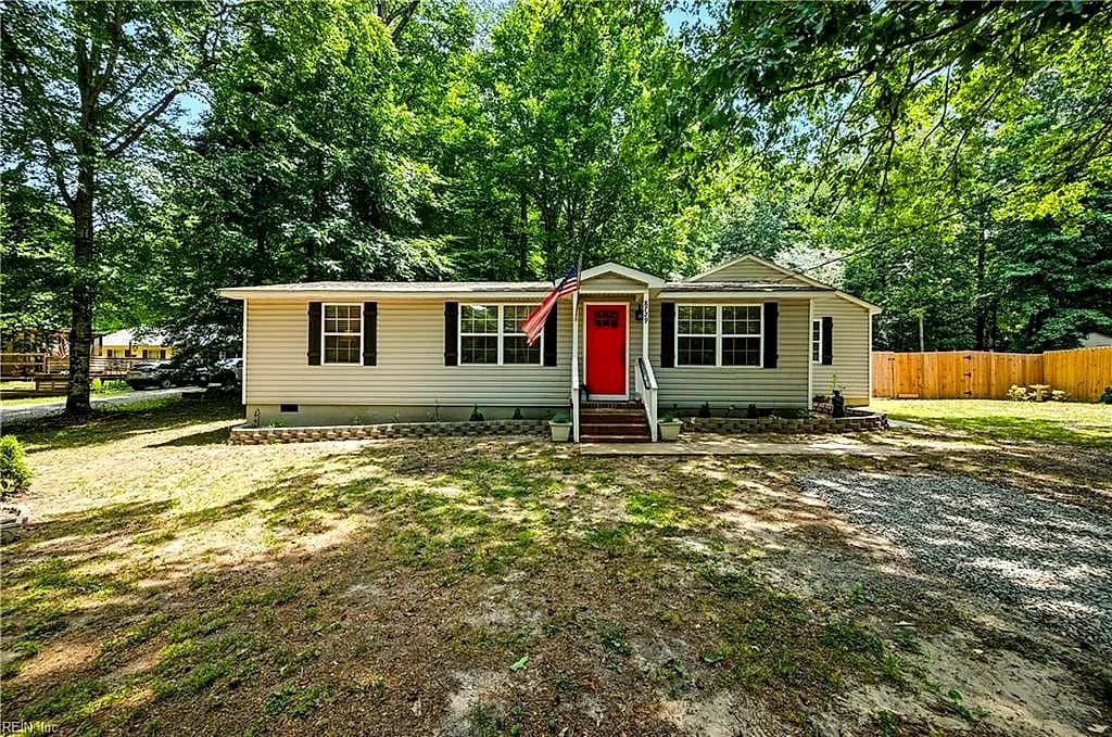 8729 Marlfield RD, GLOUCESTER VA 23061 - Main photo