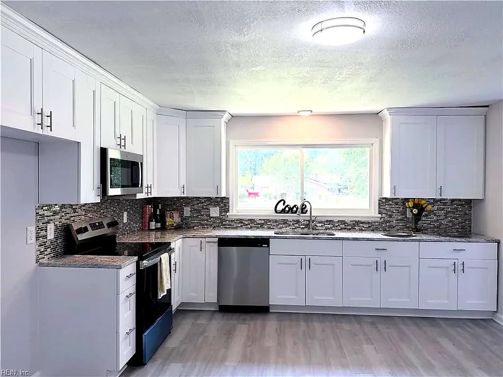 10 C C Spaulding DR, HAMPTON VA 23666 - Main photo