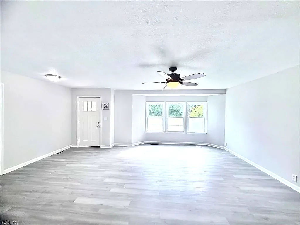 10 C C Spaulding DR, HAMPTON VA 23666 - Photo 3