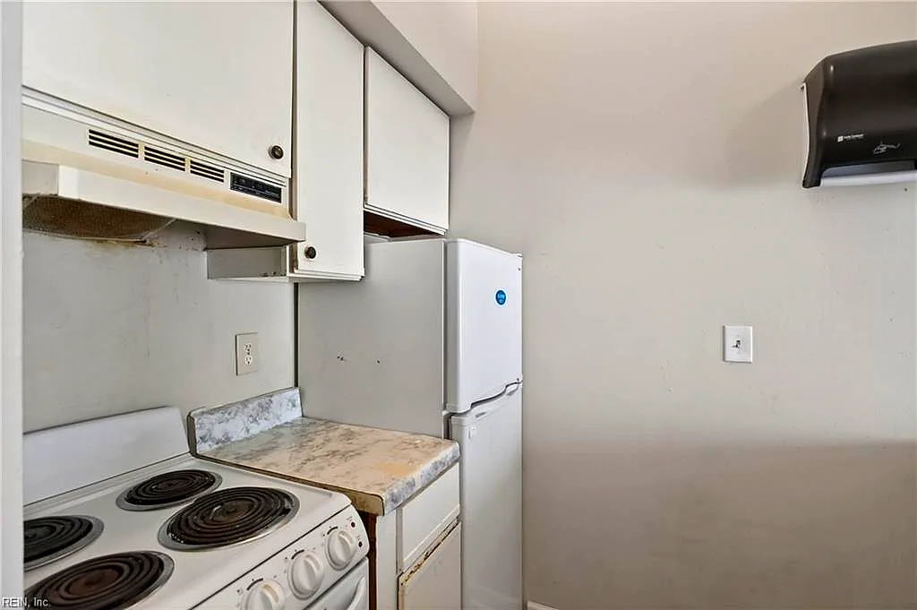 223 Pacific DR, HAMPTON VA 23666 thumb 9