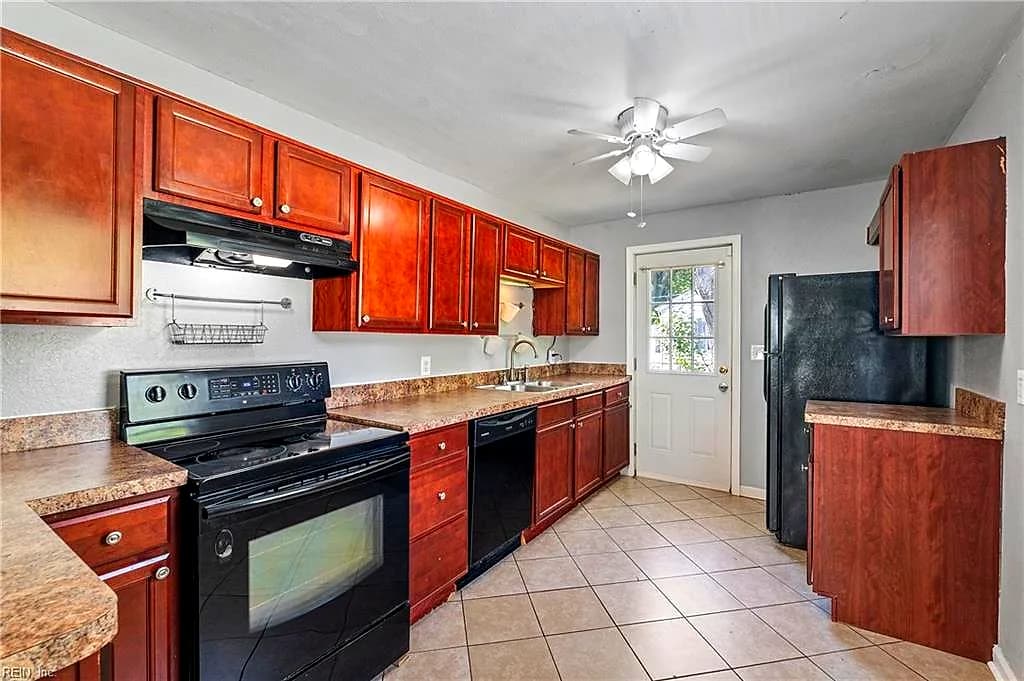 620 73rd ST, NEWPORT NEWS VA 23605 - Photo 2
