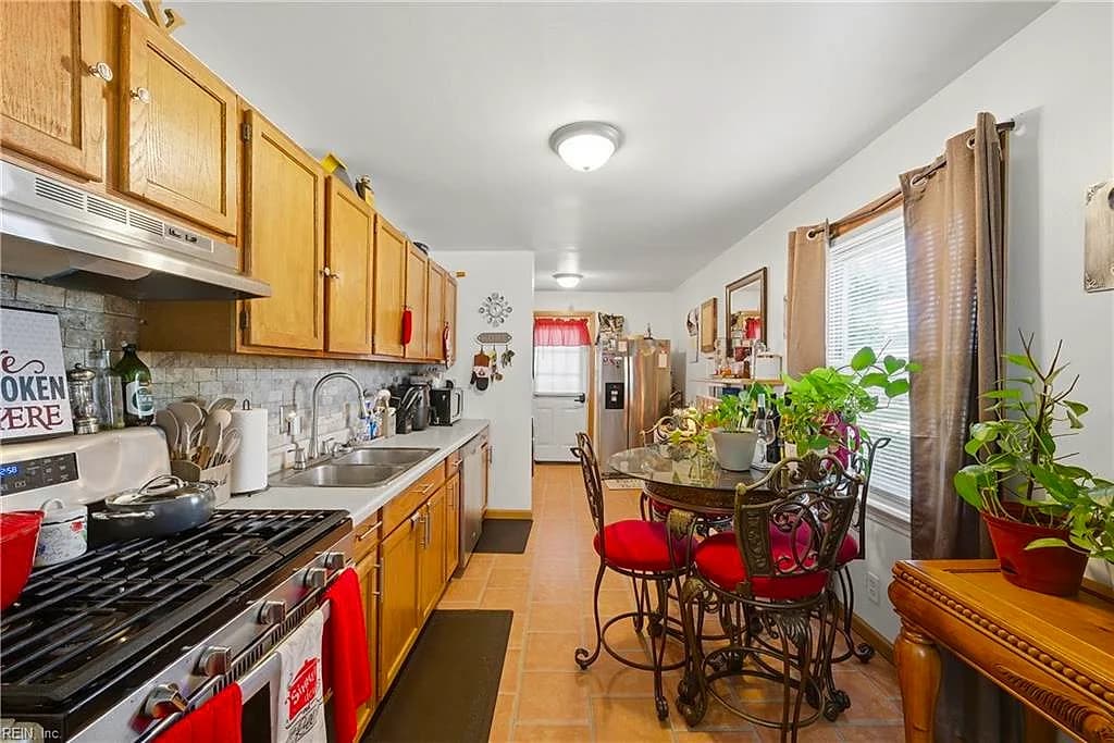 135 Allard RD, PORTSMOUTH VA 23701 - Main photo