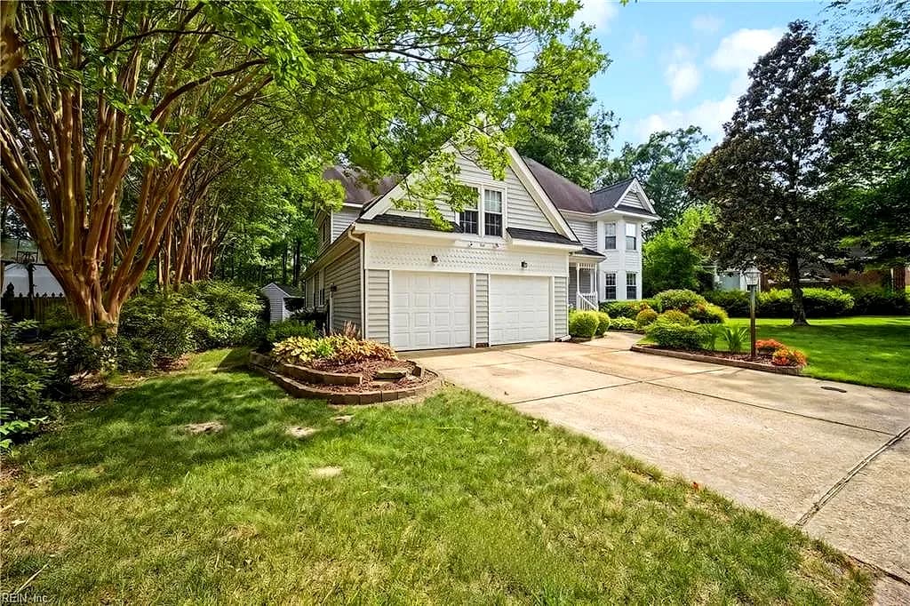813 Loch Island DR, CHESAPEAKE VA 23320 - Photo 3