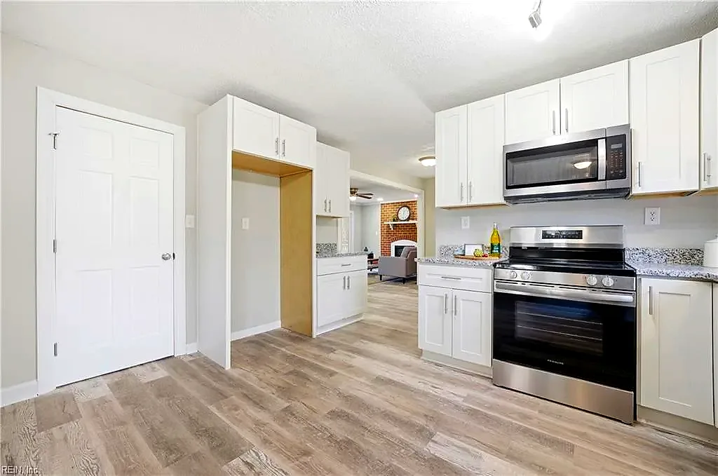 9R Rhodelia LN, POQUOSON VA 23662 thumb 6