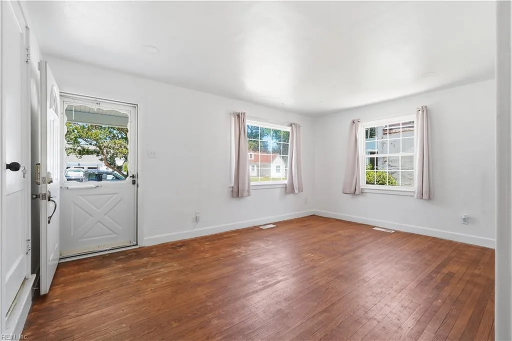 231 Lenox AVE, NORFOLK VA 23503 - Photo 3