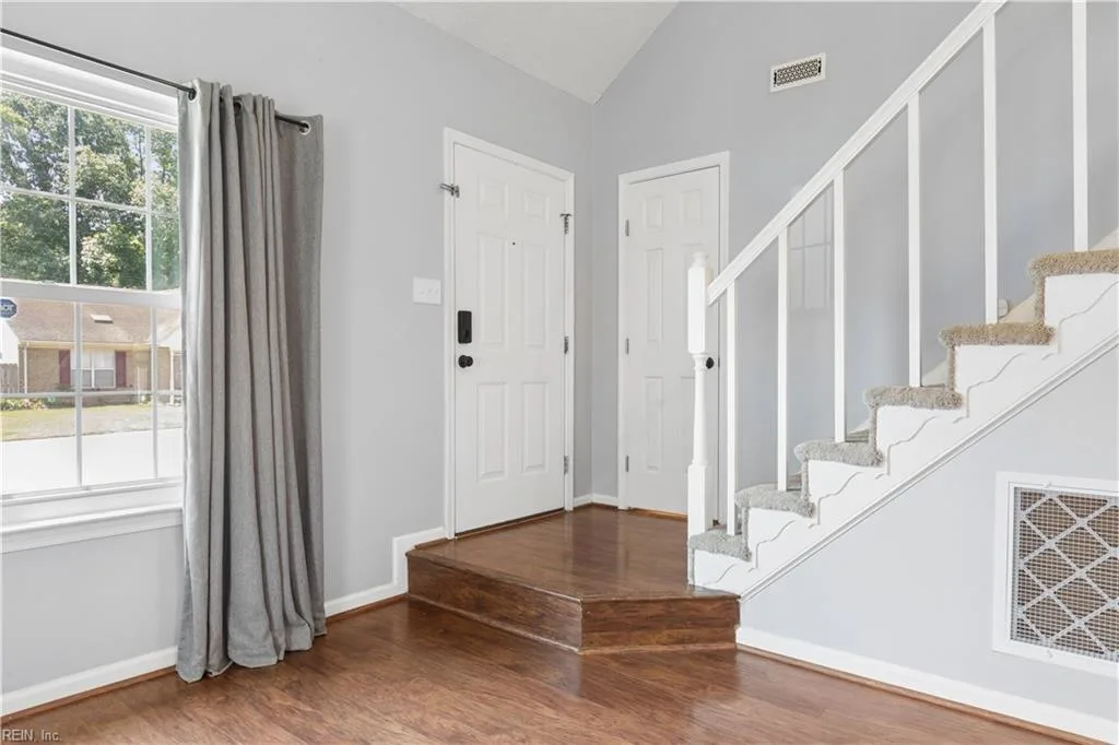 106 Kincaid LN, HAMPTON VA 23666 - Photo 4