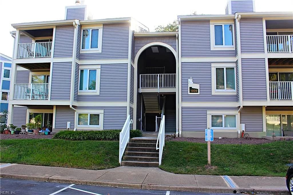 1009 Autumn Woods LN #111, VIRGINIA BEACH VA 23454 - Main photo