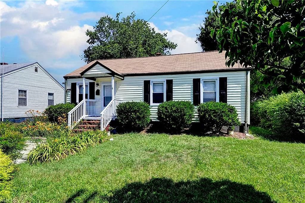 11 Thornrose AVE, HAMPTON VA 23669 - Main photo