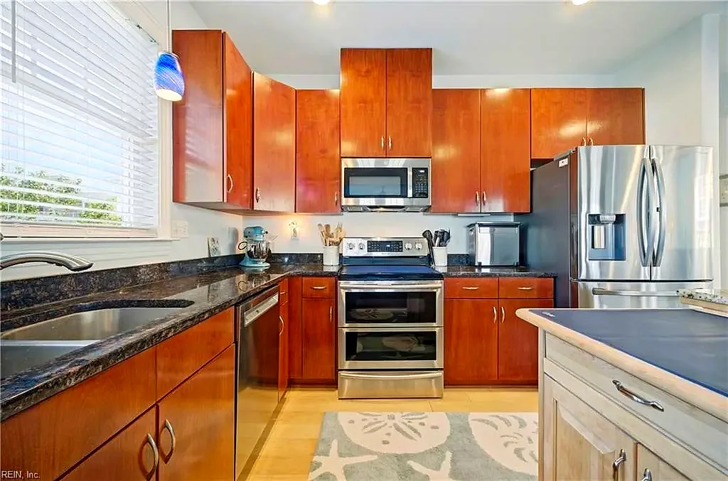623 W Ocean View AVE, NORFOLK VA 23503 thumb 7