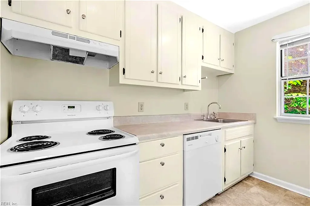 6661 Cedar Lake DR #6, GLOUCESTER VA 23061 - Photo 5
