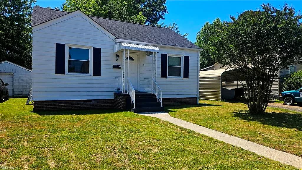 24 Cavalier RD, HAMPTON VA 23669 - Main photo