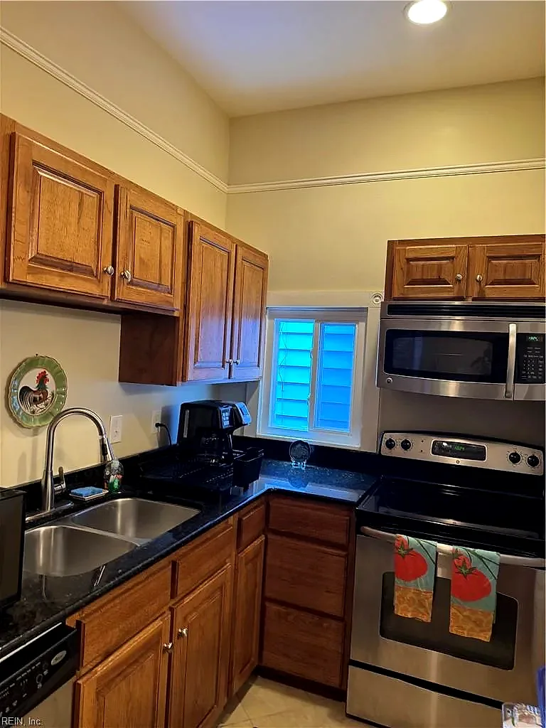 411 Dinwiddie ST, PORTSMOUTH VA 23704 - Photo 5